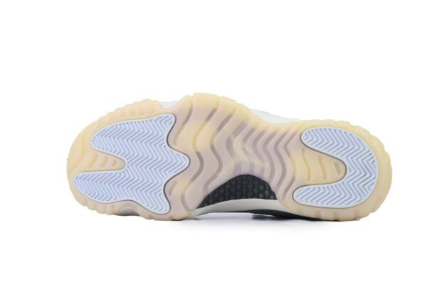 Air Jordan 11 Low-09 - Imagen 2
