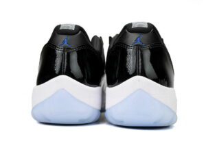 Air Jordan 11 Low-12