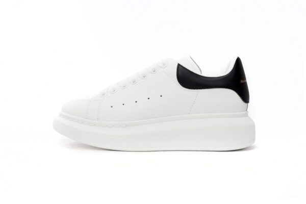 Oversized sneaker-01