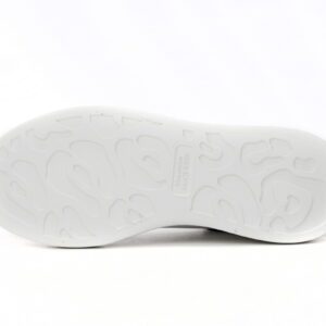 Oversized sneaker-01