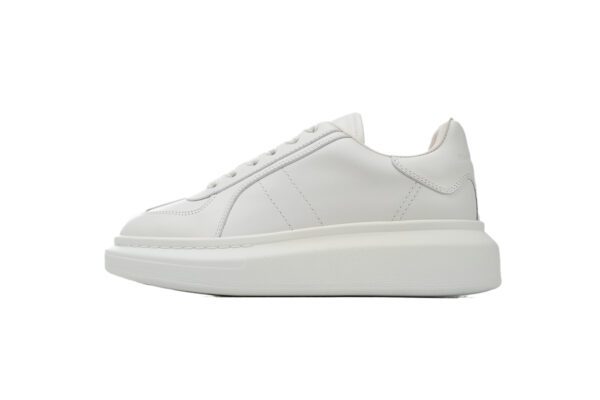 Oversized sneaker-02