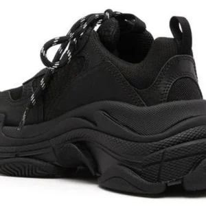 Triple S ‘Black’