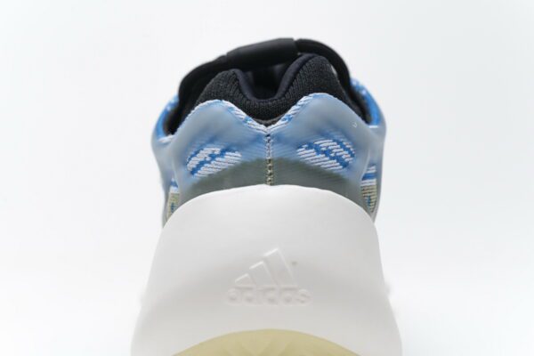 Yeezy 700 v3-01 - Imagen 3