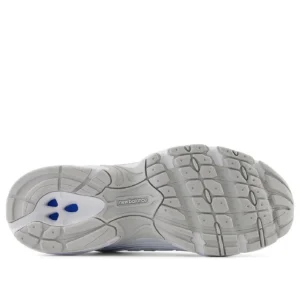 530 ‘White Polka Dots’