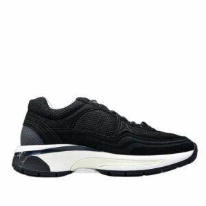 Runner ‘Triple Black’